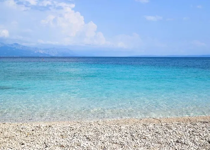 아파트 In Picturesque Village *