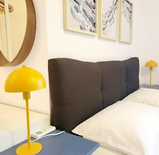 In Picturesque Village 수마르틴