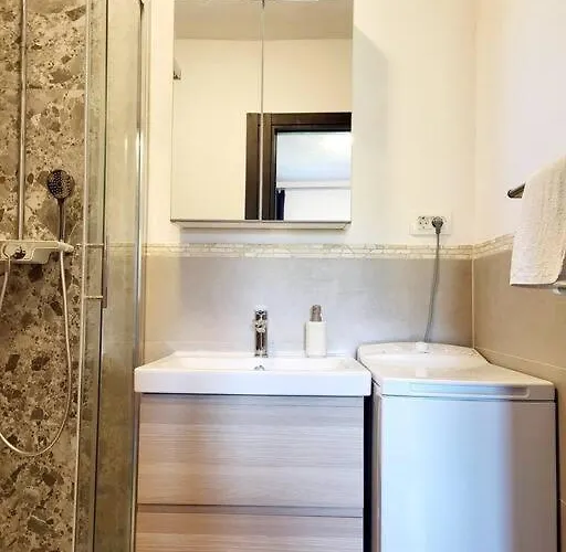 In Picturesque Village 아파트 수마르틴