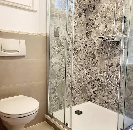 In Picturesque Village 아파트