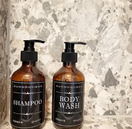 In Picturesque Village 수마르틴