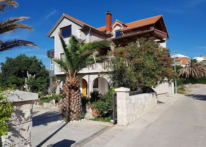 In Picturesque Village 아파트 수마르틴