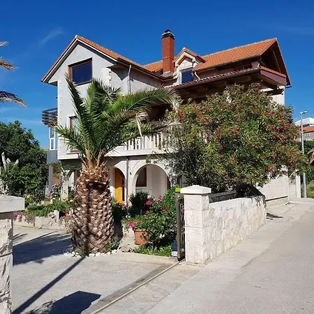 In Picturesque Village Apartman Sumartin